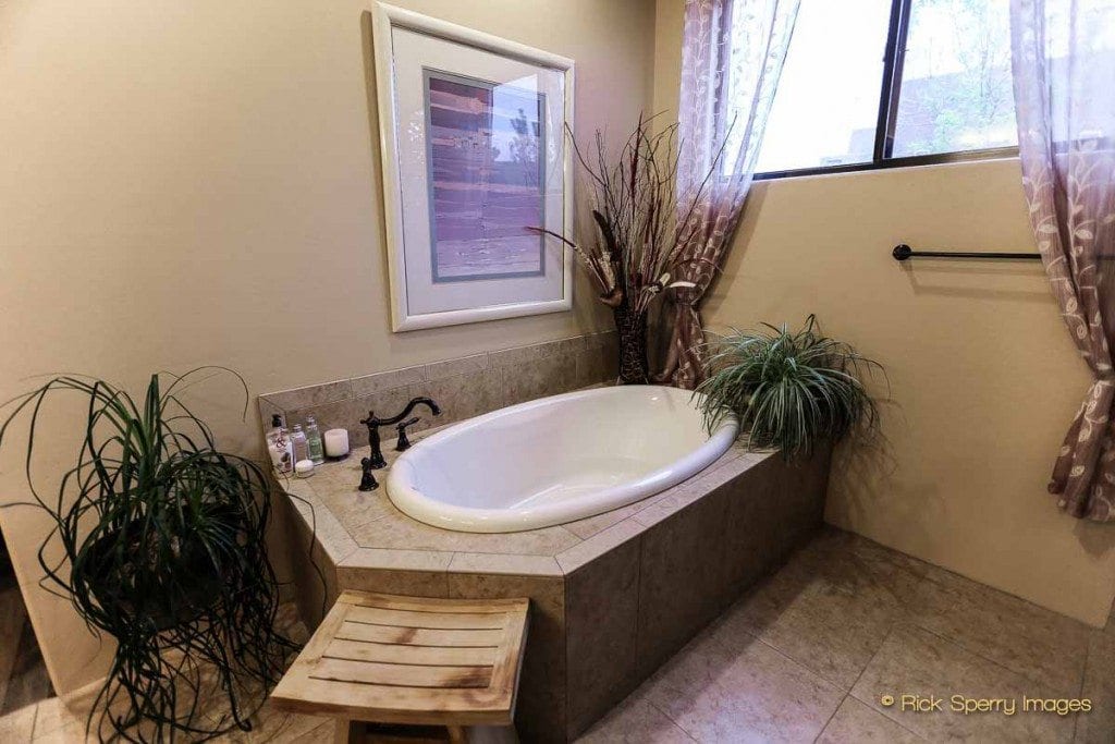 West Sedona homes with oversize tubs